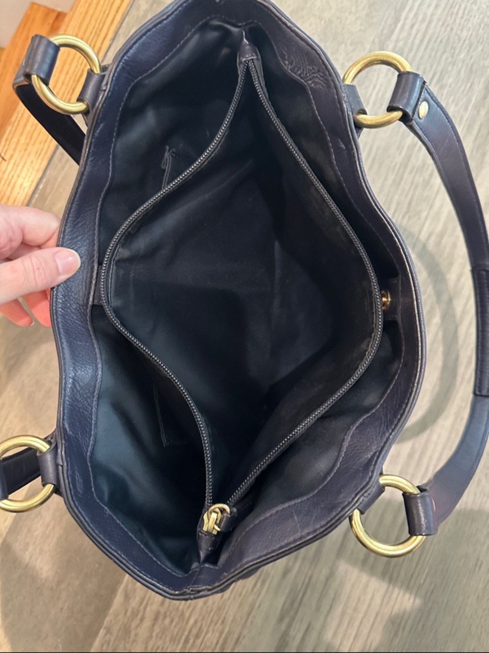 Vintage Leather COACH Tote Handbag with Gold Hardware - Picture 6 of 6